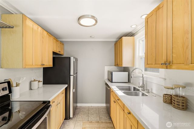8257 Interlake Avenue N, Seattle, WA 98103