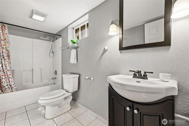 8257 Interlake Avenue N, Seattle, WA 98103