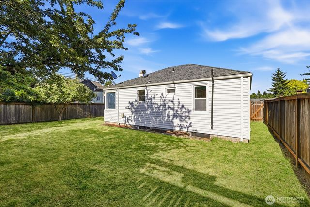 8257 Interlake Avenue N, Seattle, WA 98103