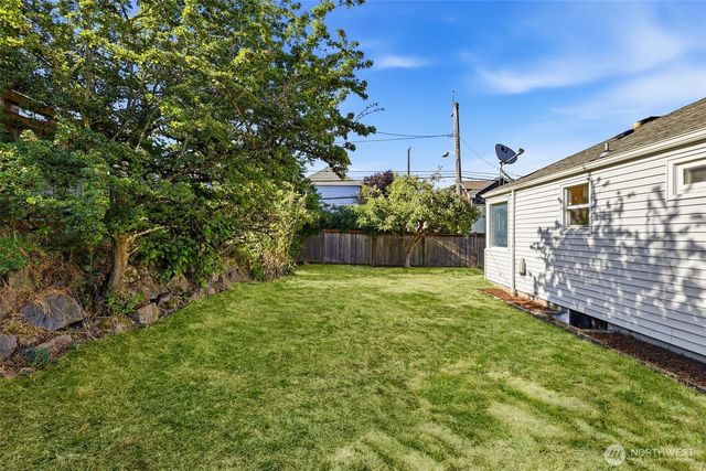8257 Interlake Avenue N, Seattle, WA 98103