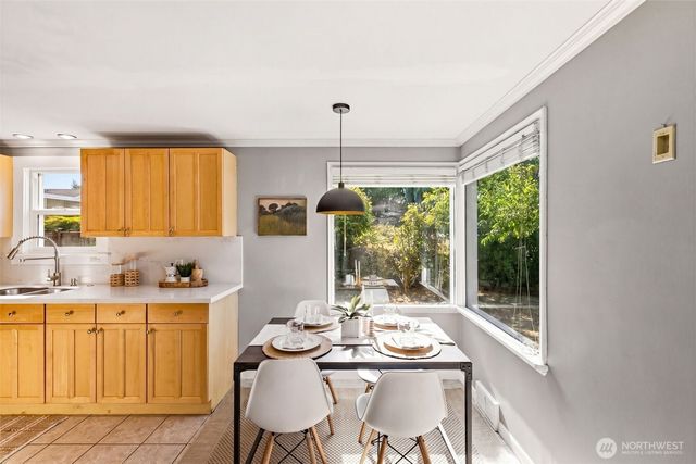 8257 Interlake Avenue N, Seattle, WA 98103