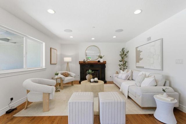 953 W Cardinal Drive, Sunnyvale, CA 94087