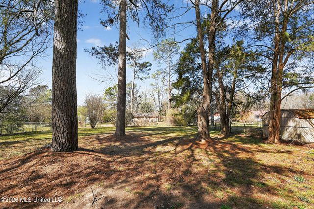 5857 Cypress Trail, Jackson, MS 39211