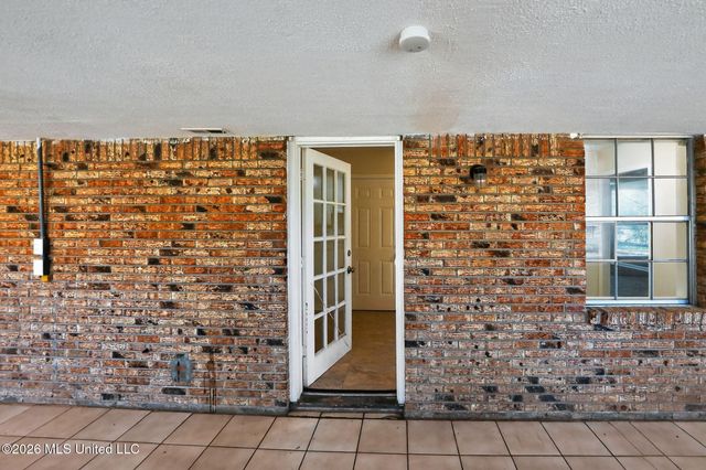 5857 Cypress Trail, Jackson, MS 39211