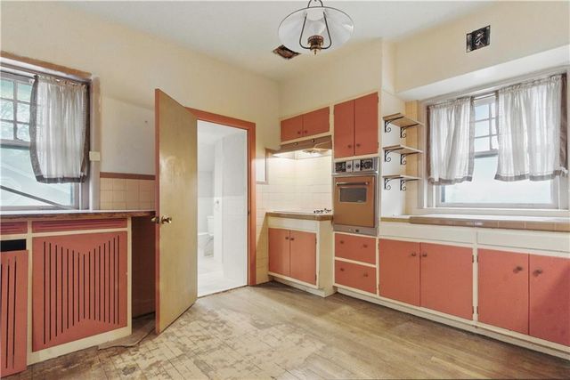 5334 Oak Street, Kansas City, MO 64112