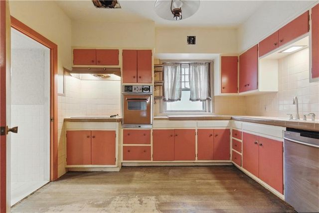 5334 Oak Street, Kansas City, MO 64112