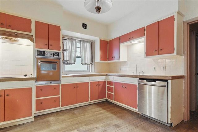 5334 Oak Street, Kansas City, MO 64112