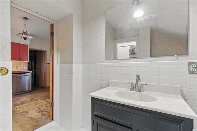 5334 Oak Street, Kansas City, MO 64112