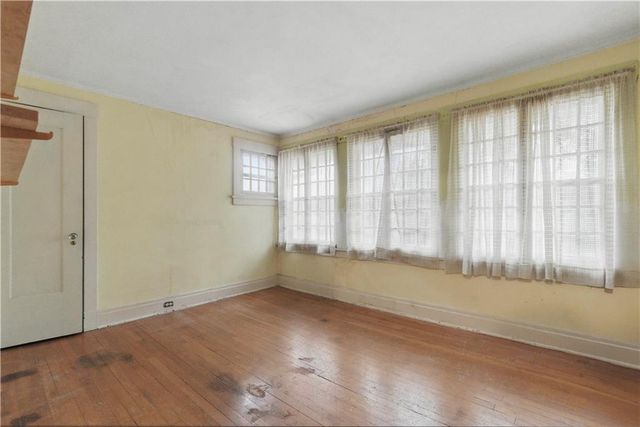 5334 Oak Street, Kansas City, MO 64112