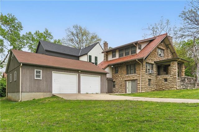 5334 Oak Street, Kansas City, MO 64112