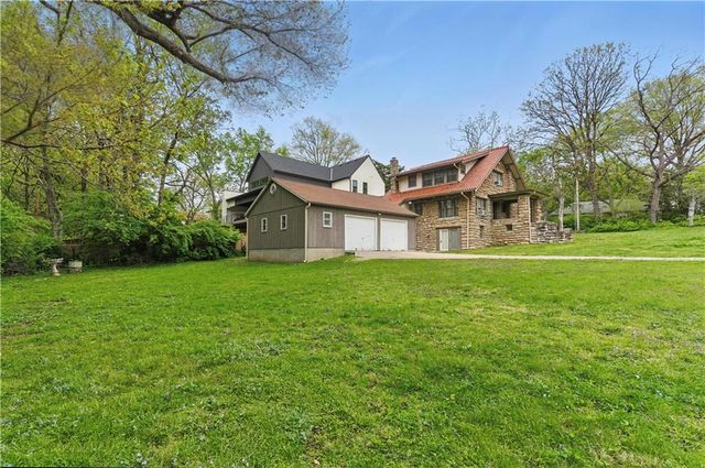 5334 Oak Street, Kansas City, MO 64112