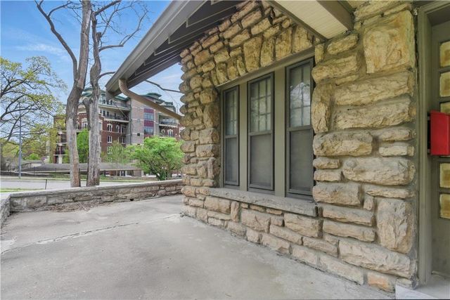 5334 Oak Street, Kansas City, MO 64112