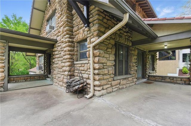 5334 Oak Street, Kansas City, MO 64112