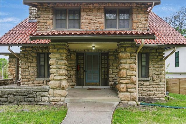 5334 Oak Street, Kansas City, MO 64112