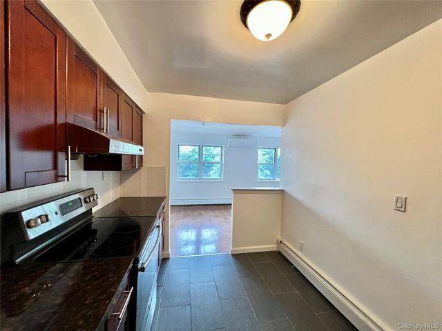 6915 Little Neck Parkway, Glen Oaks, NY 11004