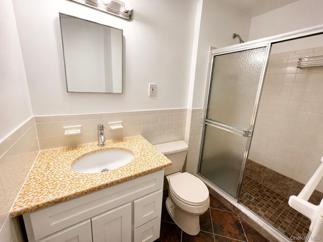 6915 Little Neck Parkway, Glen Oaks, NY 11004