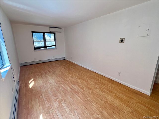 6915 Little Neck Parkway, Glen Oaks, NY 11004