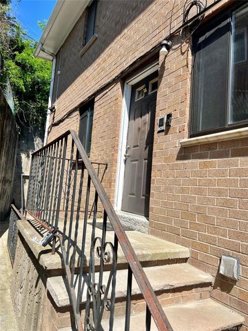 6915 Little Neck Parkway, Glen Oaks, NY 11004
