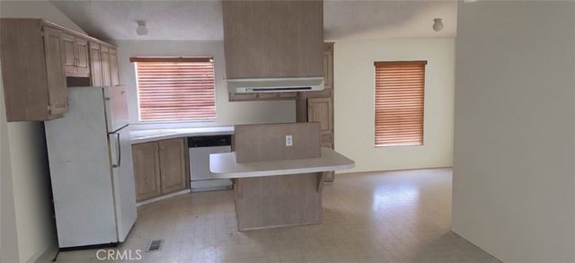32033 207th E, Llano, CA 93544