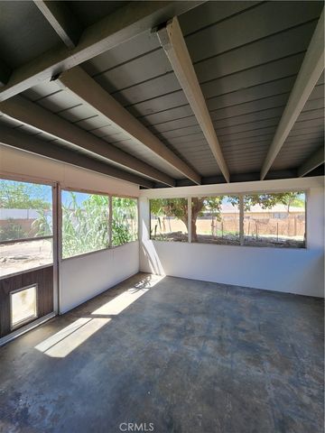 832 E Stetson, Hemet, CA 92543