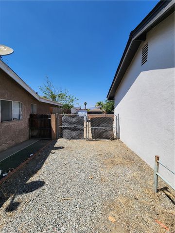 832 E Stetson, Hemet, CA 92543
