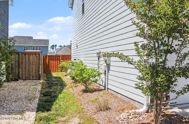 21 W Shooting Star Lane, Hampstead, NC 28443