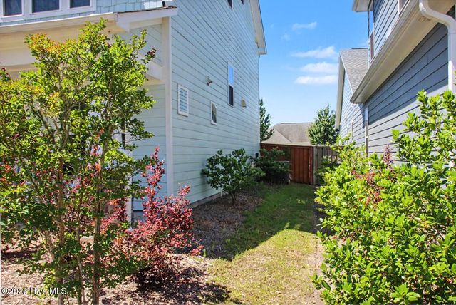 21 W Shooting Star Lane, Hampstead, NC 28443