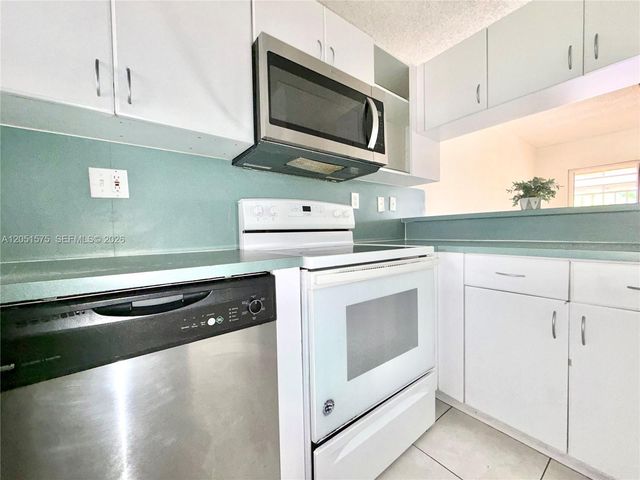 9184 NW 119 Terrace 198, Hialeah Gardens, FL 33018