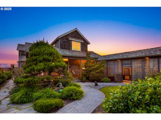 3632 PACIFIC St, Cannon Beach, OR 97110