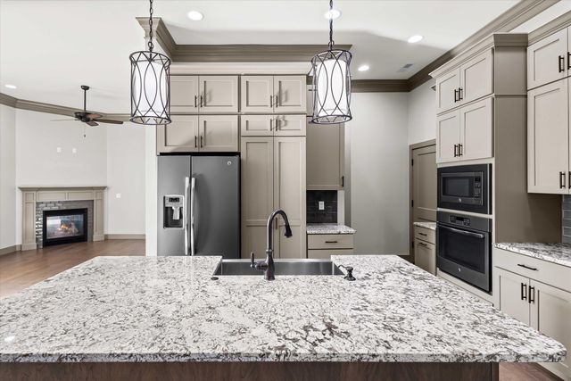 1205 SHALLOW RIDGE CIR, Columbia, MO 65201