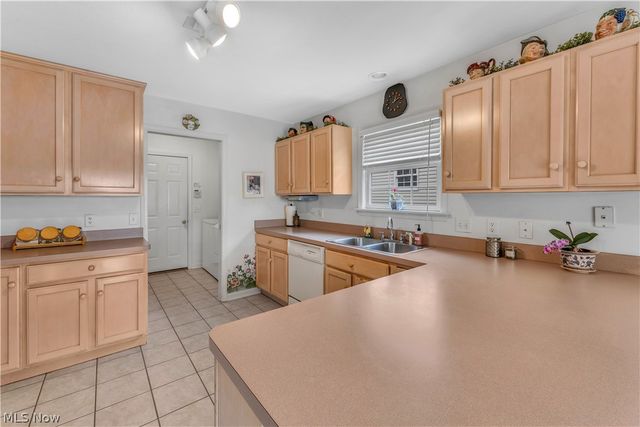144 Royal Troon Drive SE, Warren, OH 44484