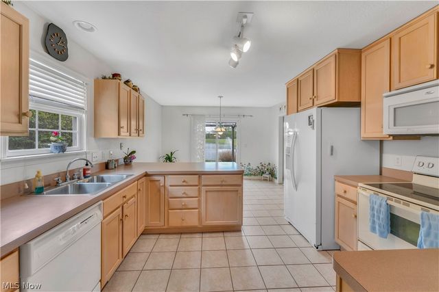 144 Royal Troon Drive SE, Warren, OH 44484