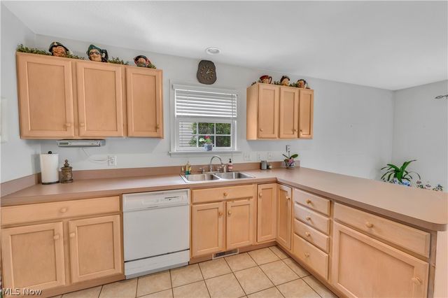 144 Royal Troon Drive SE, Warren, OH 44484