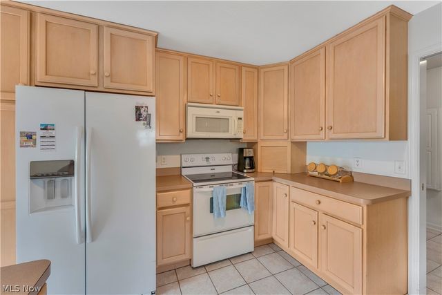 144 Royal Troon Drive SE, Warren, OH 44484