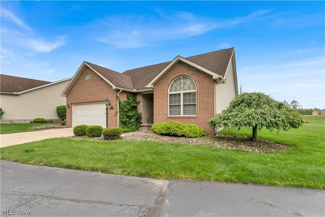 144 Royal Troon Drive SE, Warren, OH 44484