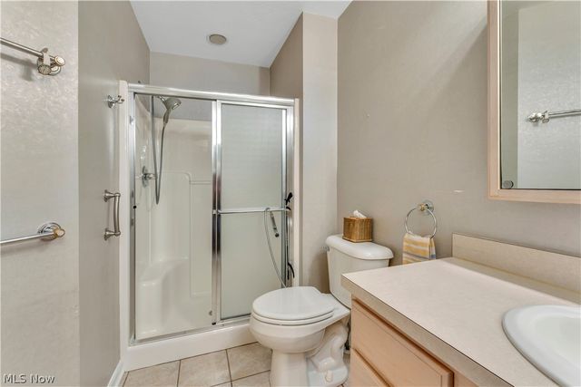 144 Royal Troon Drive SE, Warren, OH 44484