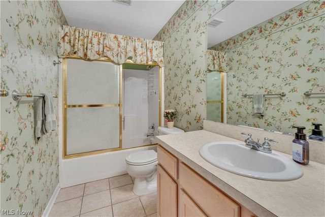144 Royal Troon Drive SE, Warren, OH 44484