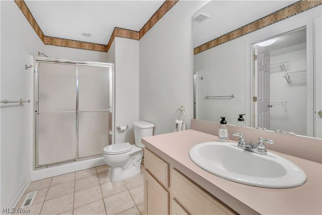144 Royal Troon Drive SE, Warren, OH 44484