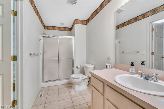 144 Royal Troon Drive SE, Warren, OH 44484