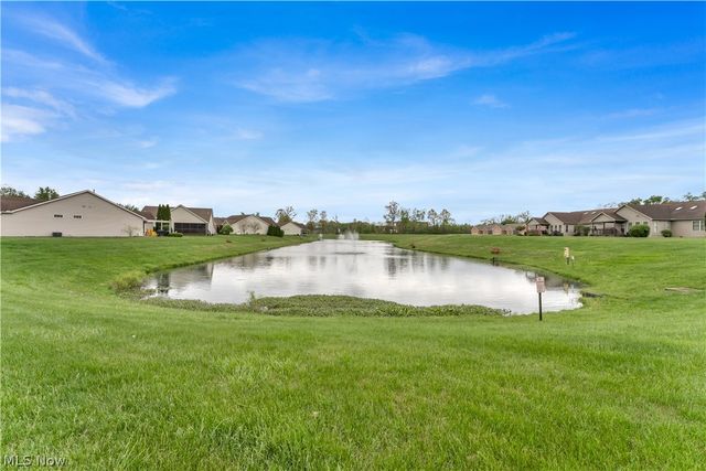 144 Royal Troon Drive SE, Warren, OH 44484