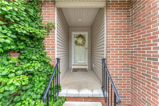 144 Royal Troon Drive SE, Warren, OH 44484