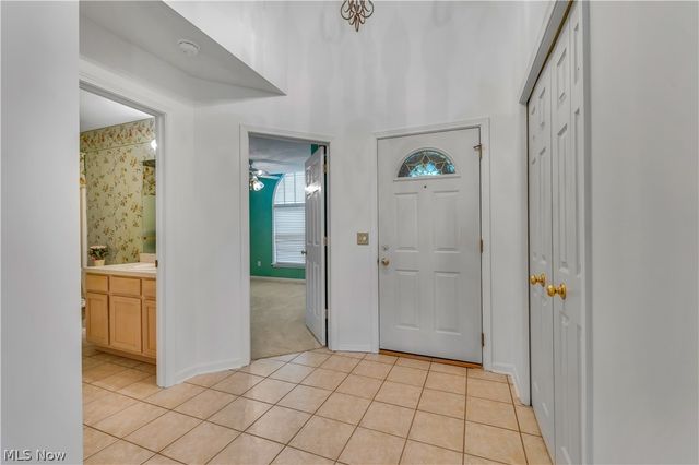 144 Royal Troon Drive SE, Warren, OH 44484