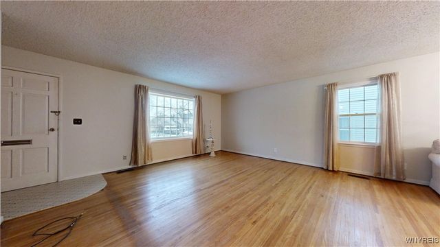 85 Halladay Lane, Tonawanda, NY 14150