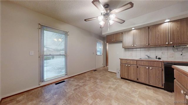 85 Halladay Lane, Tonawanda, NY 14150