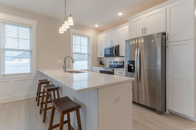 8445 Bell Crossing Drive, Newburgh, IN 47630