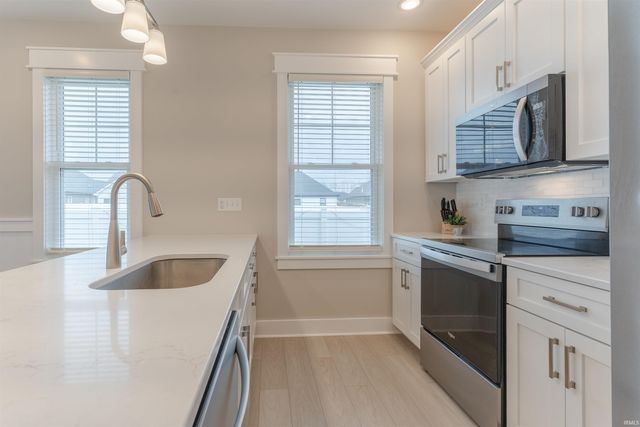 8445 Bell Crossing Drive, Newburgh, IN 47630