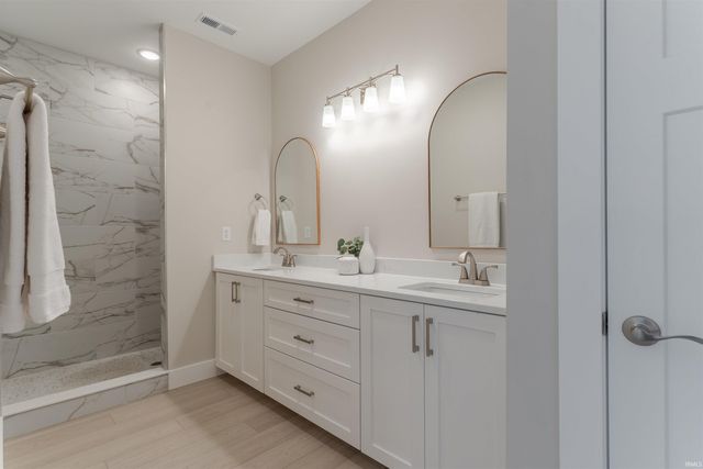 8445 Bell Crossing Drive, Newburgh, IN 47630