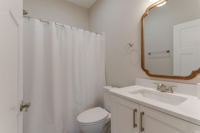 8445 Bell Crossing Drive, Newburgh, IN 47630