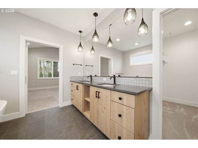 37354 AMERICAN St, Sandy, OR 97055