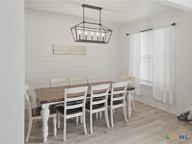 211 Lakewood Drive, Gatesville, TX 76528